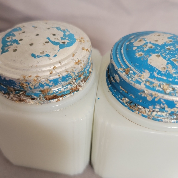 VTG Tipp City Milk Glass Salt & Pepper Shakers - Picture 4 of 10